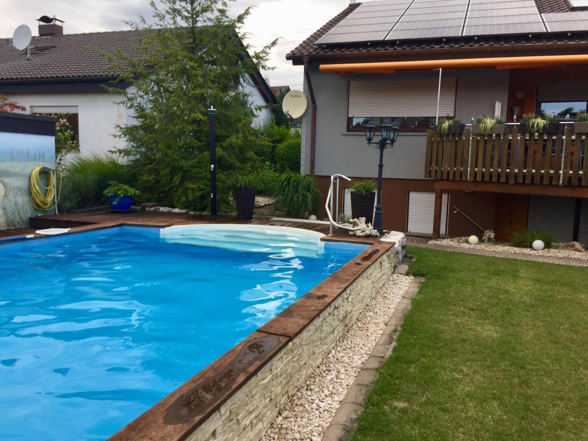 Ferienwohnung Schwarz Sersheim Bagian luar foto
