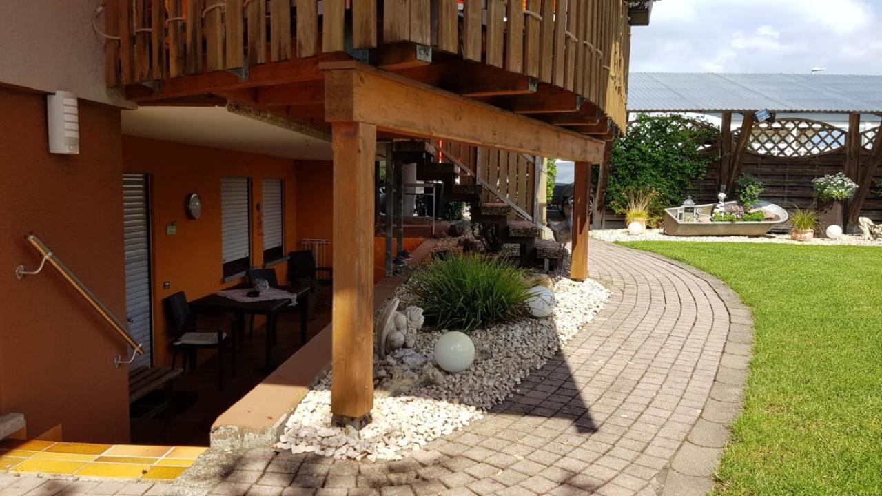 Ferienwohnung Schwarz Sersheim Bagian luar foto